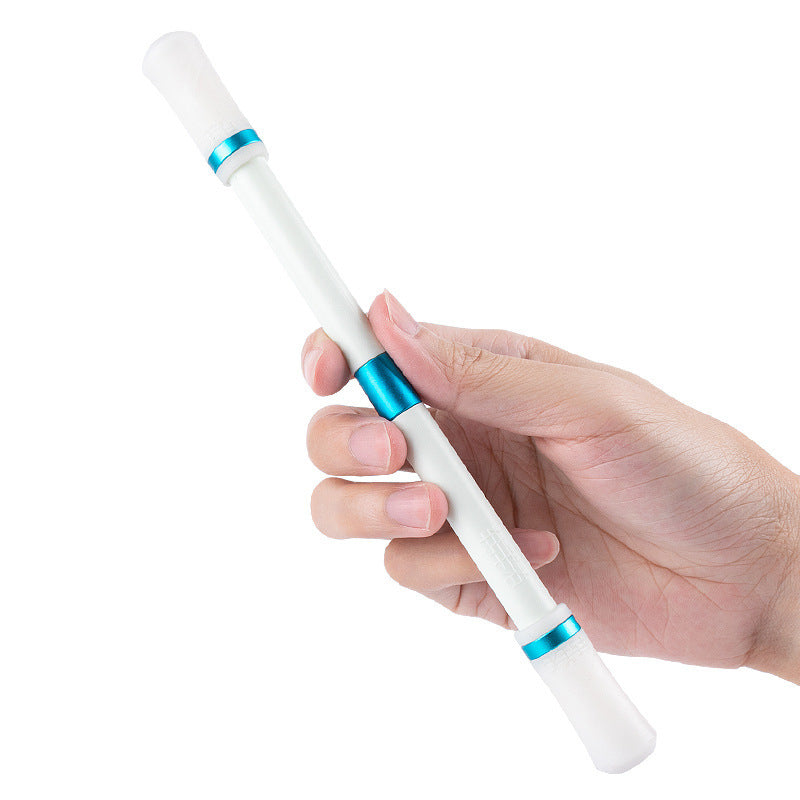 Les étudiants et les débutants tournent le stylo
