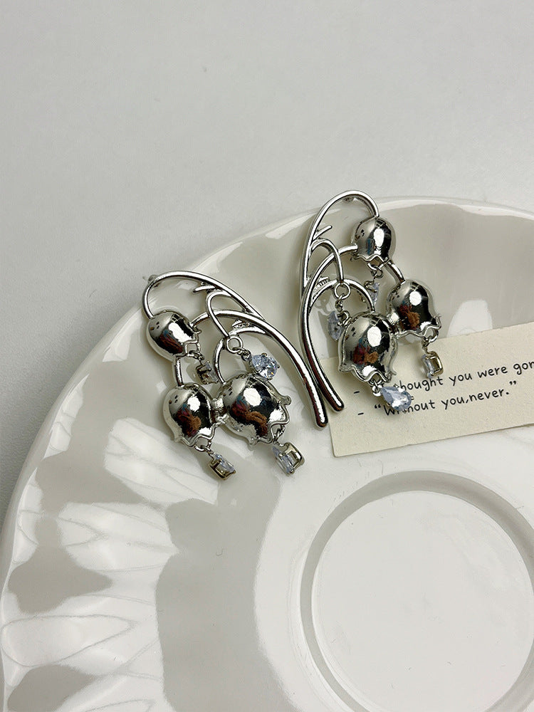 Boucles d'oreilles à tige en argent brossé Lily Zircon
