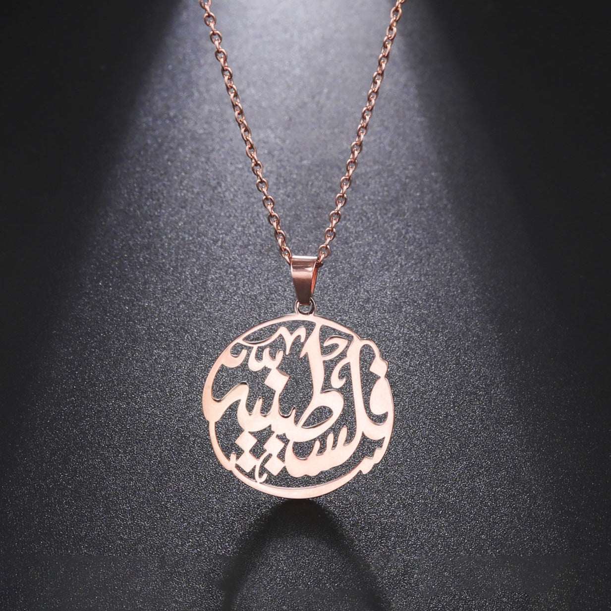 Collar con colgante de texto redondo pulido de doble cara con diseño de interés especial