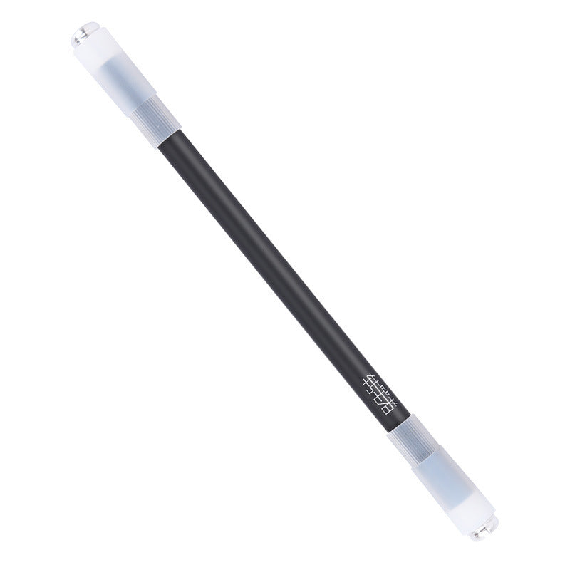 Les étudiants et les débutants tournent le stylo
