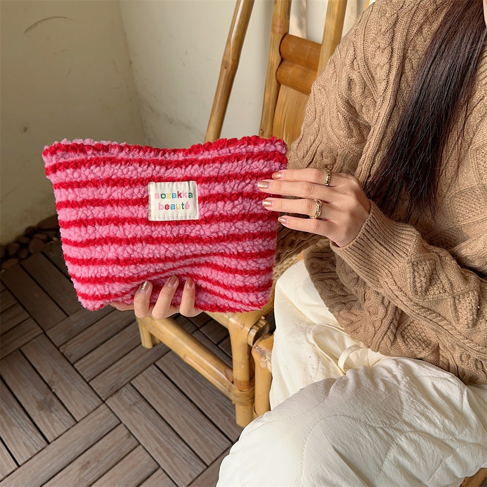 Sac de rangement de cosmétiques de soins de la peau de voyage de grande capacité à pois de couleur peluche d'hiver