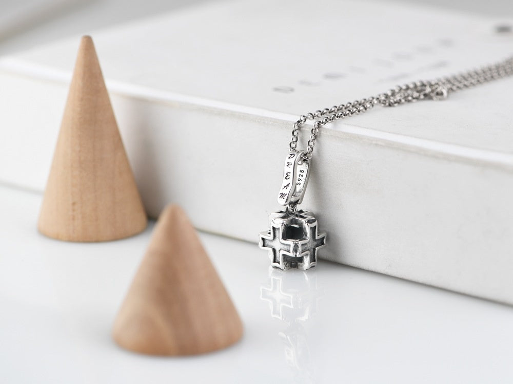 Pendentif carré en croix de bijoux Niello en détresse rétro