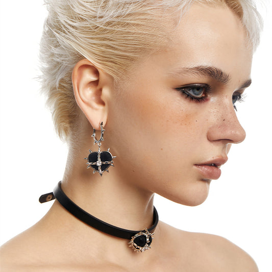 Boucles d'oreilles à pointes en velours femme avec coeurs