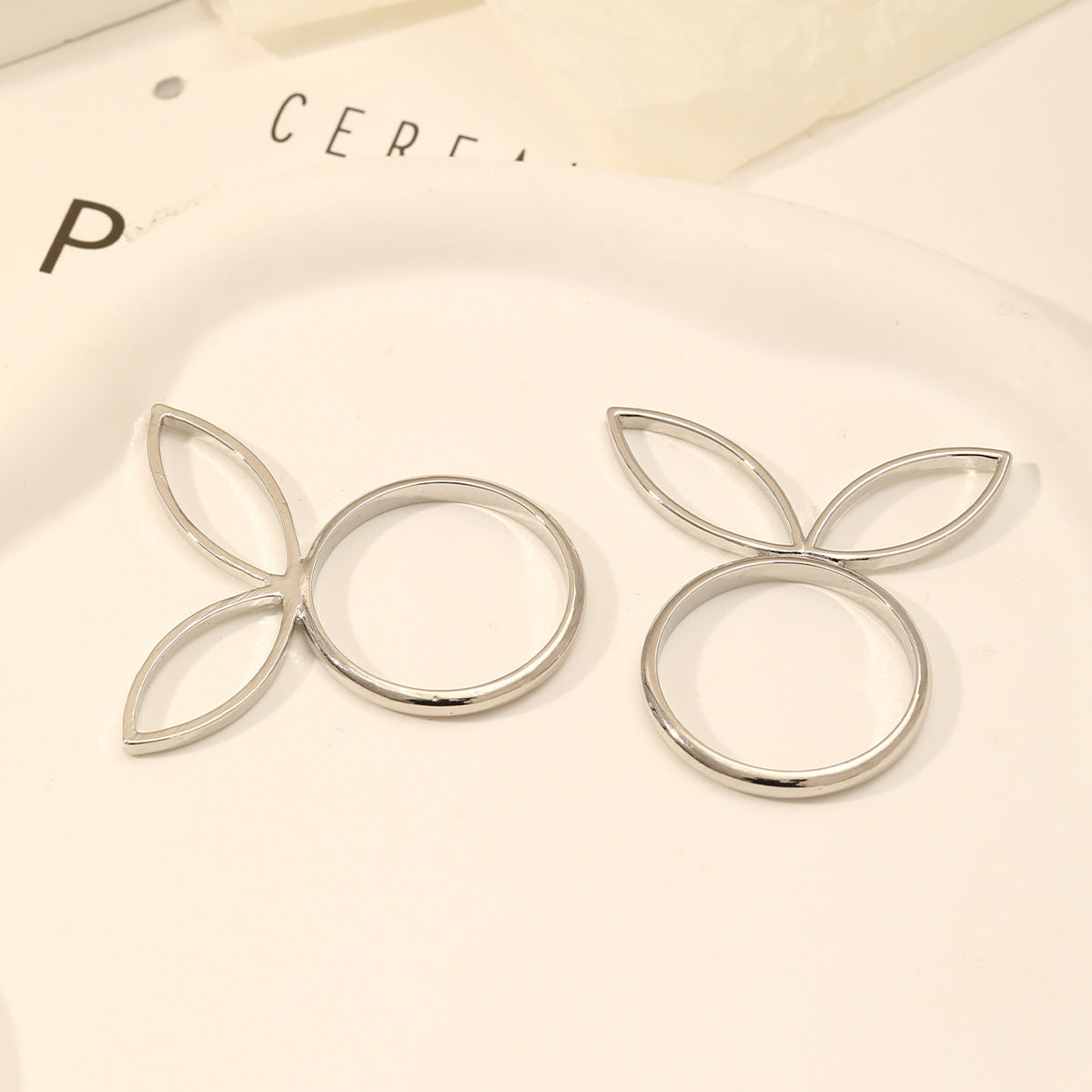 Anillo con cabeza de conejo de aleación de moda