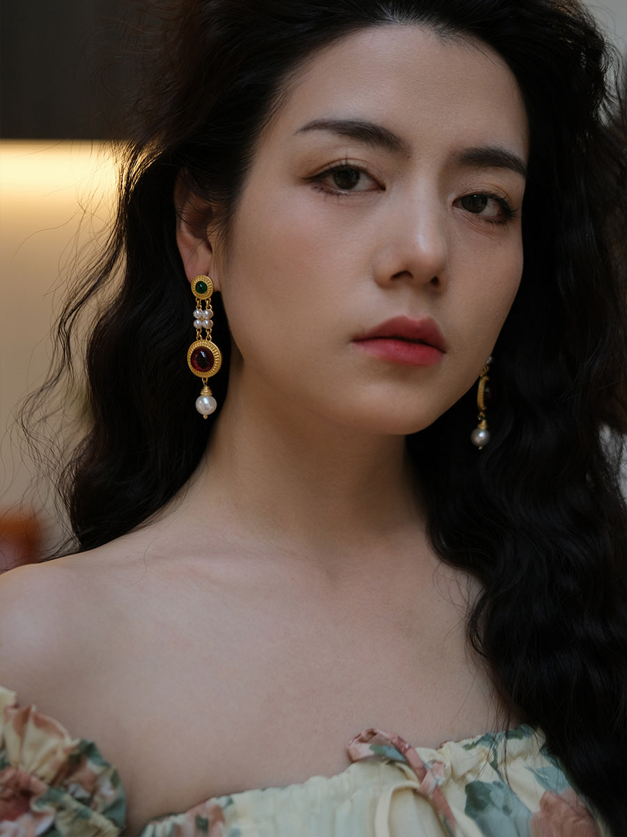 Pendientes largos con pasador de plata y perlas esmaltadas