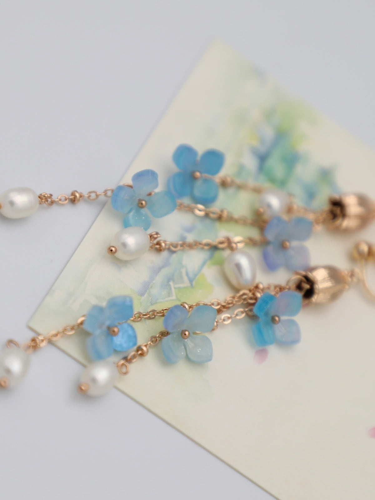 Pendientes con borlas de perlas de hortensia de color degradado