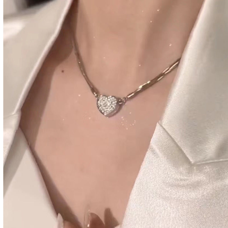 Collar magnético multicapa de amor con incrustaciones de diamantes, personalidad de estilo de lujo asequible