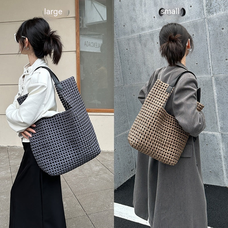 Bolso tejido a mano de lujo ligero, satén de seda, nudo de molino de viento, hueco, diseño de interés especial