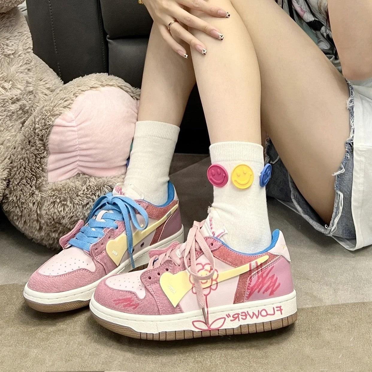 Zapatillas Japonesas Suaves Chica Doodle Dibujadas A Mano