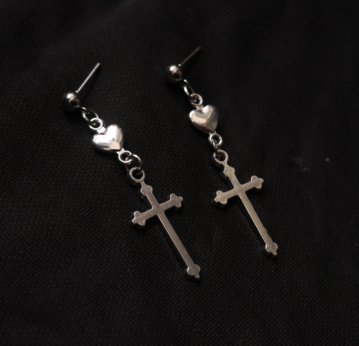 Boucles d'oreilles Vintage Cross Love Heart Foncé