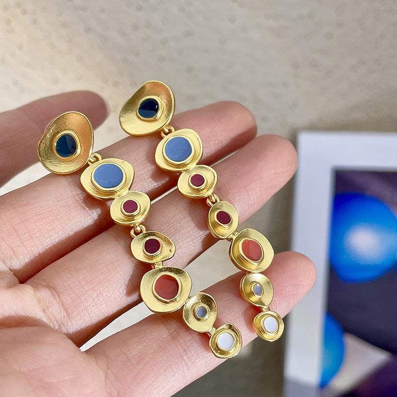 Boucles d'oreilles longues en émail doré, Design d'intérêt particulier, longues, légères, de luxe, en émail mi-ancien, irrégulières