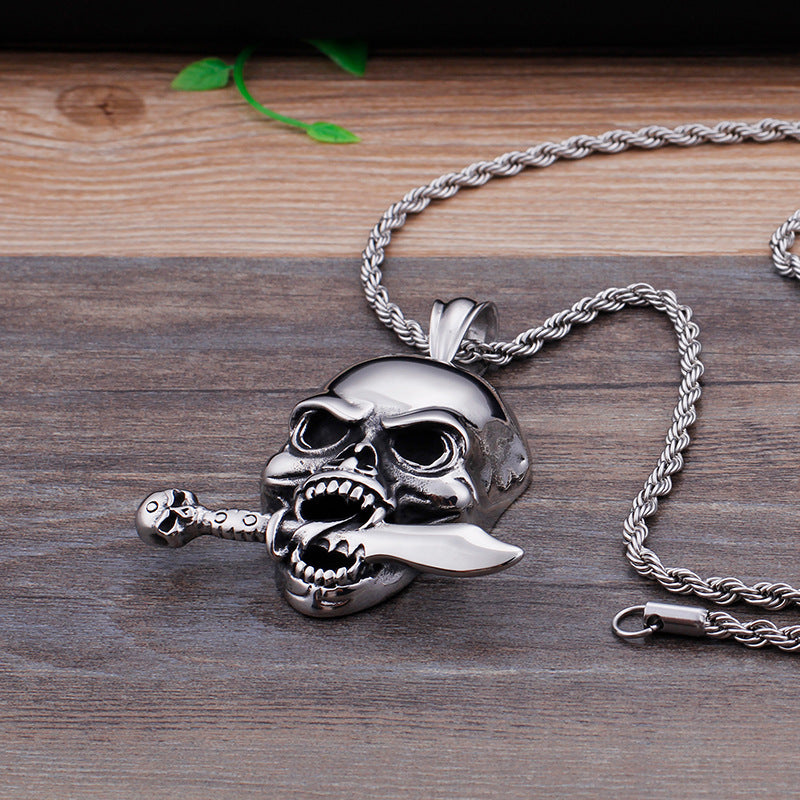 Collier Punk européen et américain pour hommes, pendentif crâne en acier titane exagéré, dominateur