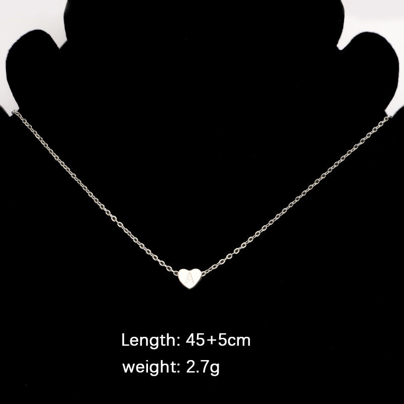 Pendentif et collier lettre anglaise en forme de coeur