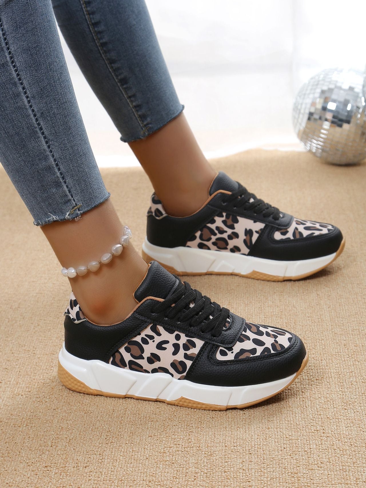 Zapatos deportivos casuales con cordones planos informales con estampado de leopardo