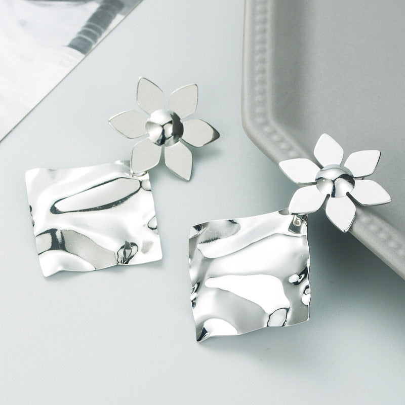 Boucles d'oreilles minoritaires capricieuses plaquées or géométriques cool