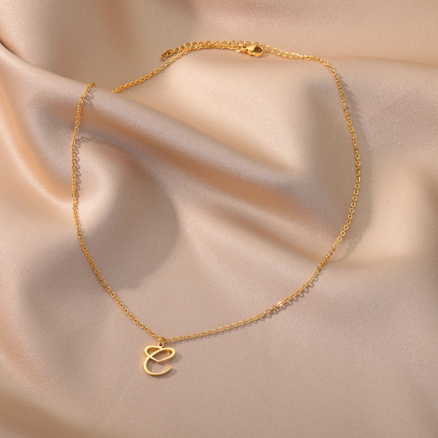 Collier créatif en acier inoxydable avec pendentif lettre cœur Simple pour femmes