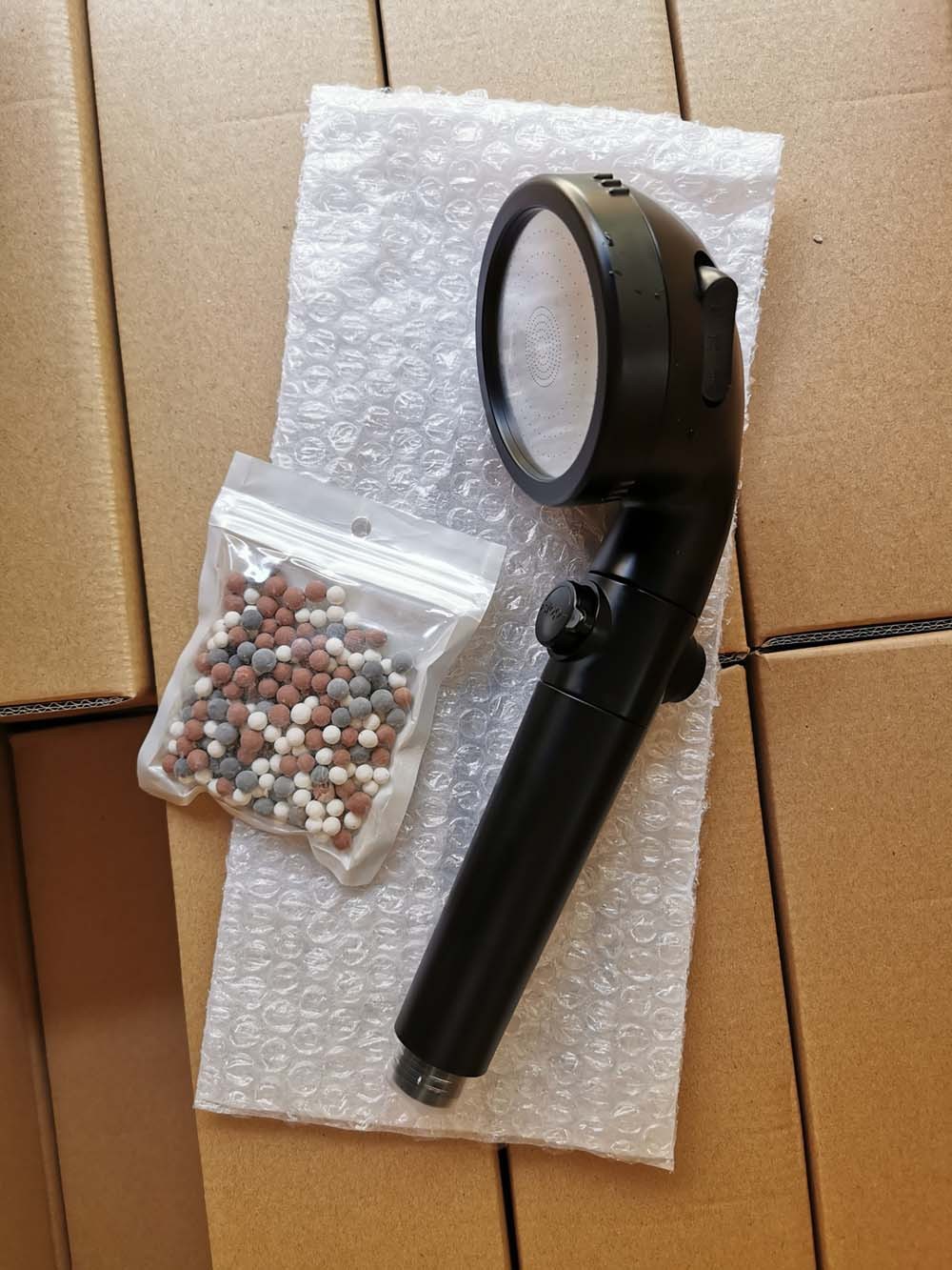 Pommeau de douche pressurisé à ions négatifs domestiques