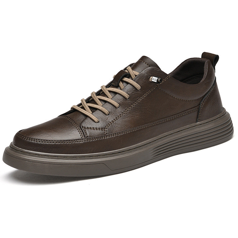 Chaussures blanches, baskets basses pour étudiants