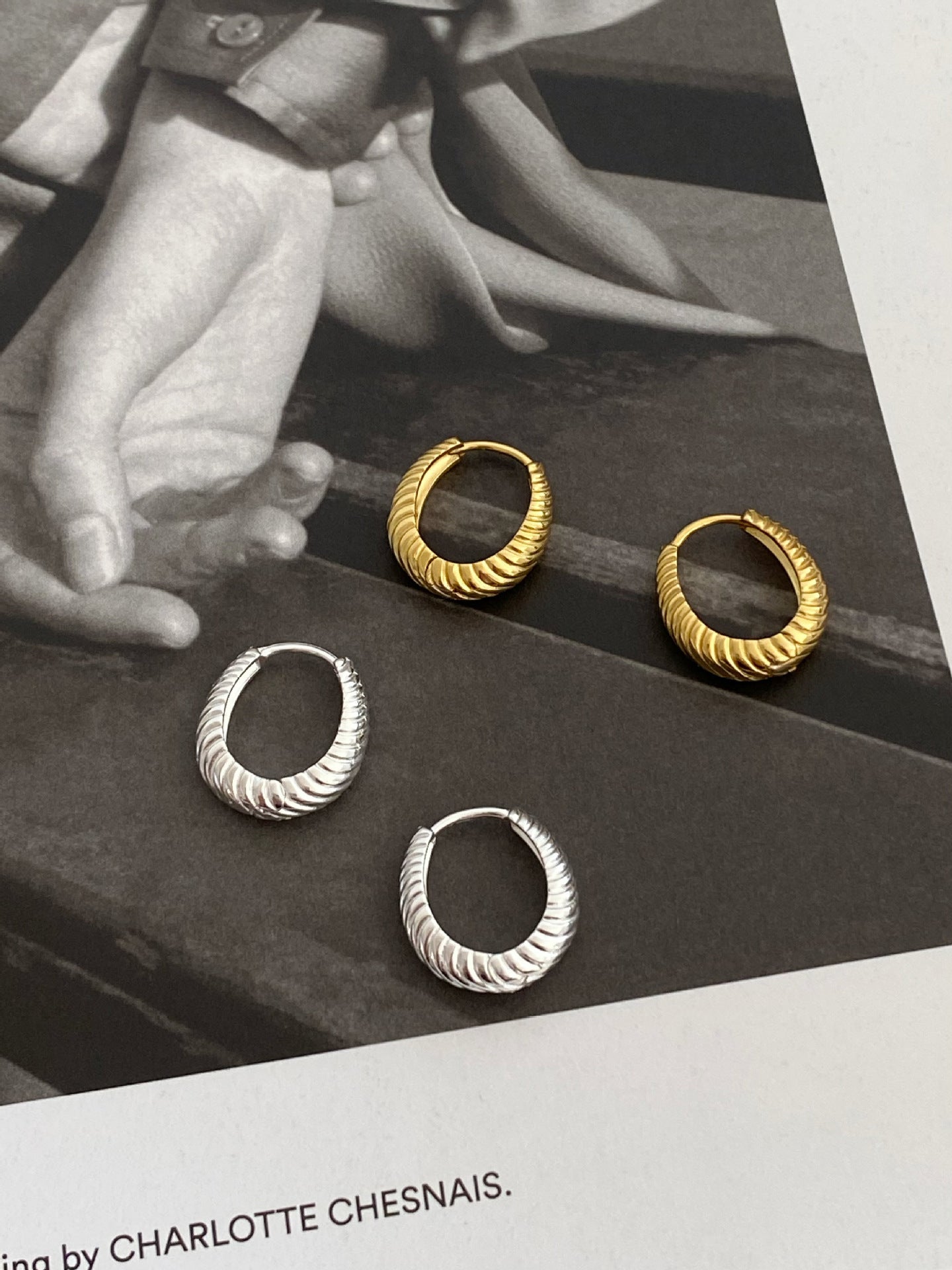 Boucles d'oreilles torsadées ondulées à ellipse géométrique simple pour femmes