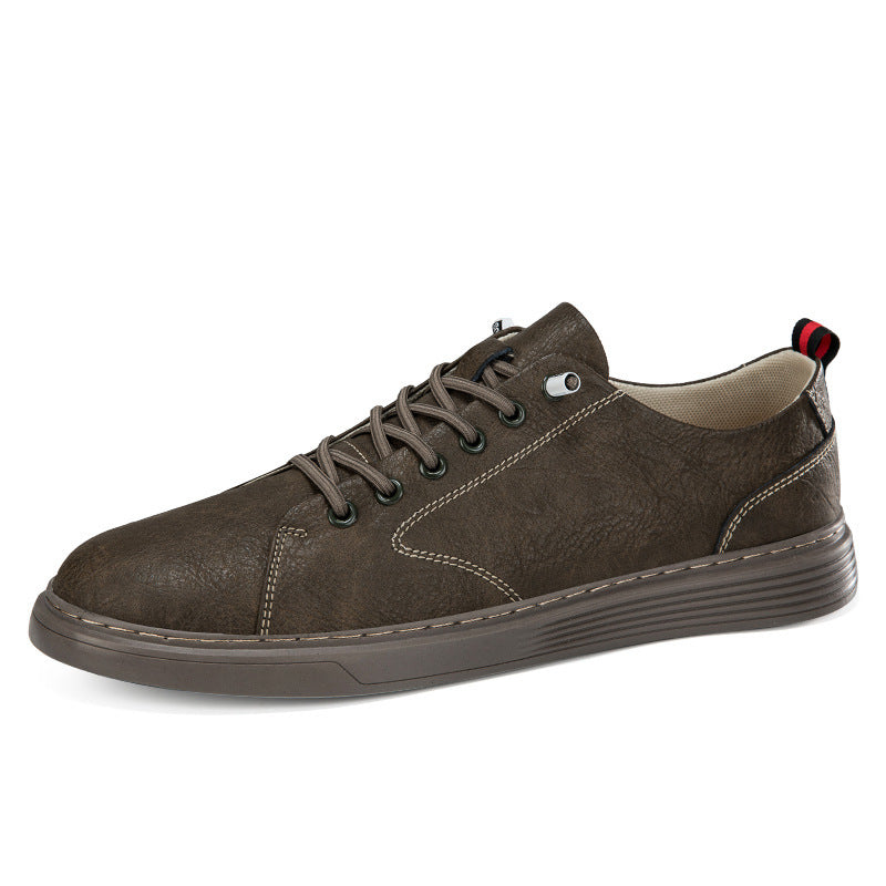 Chaussures blanches, baskets basses pour étudiants