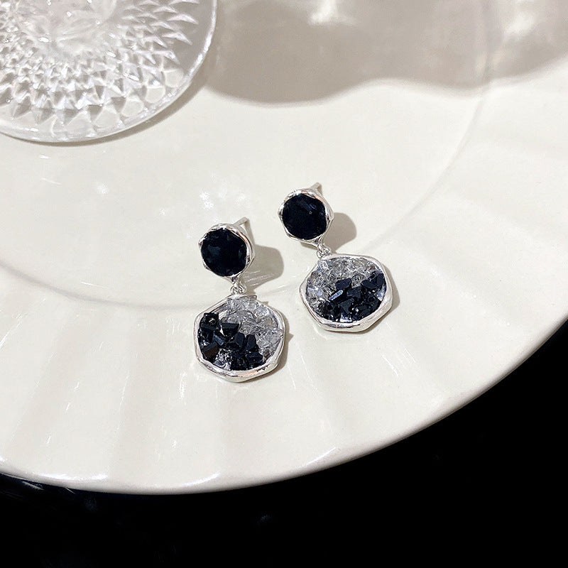 Boucles d'oreilles irrégulières en argent sterling avec cristal noir et aiguille