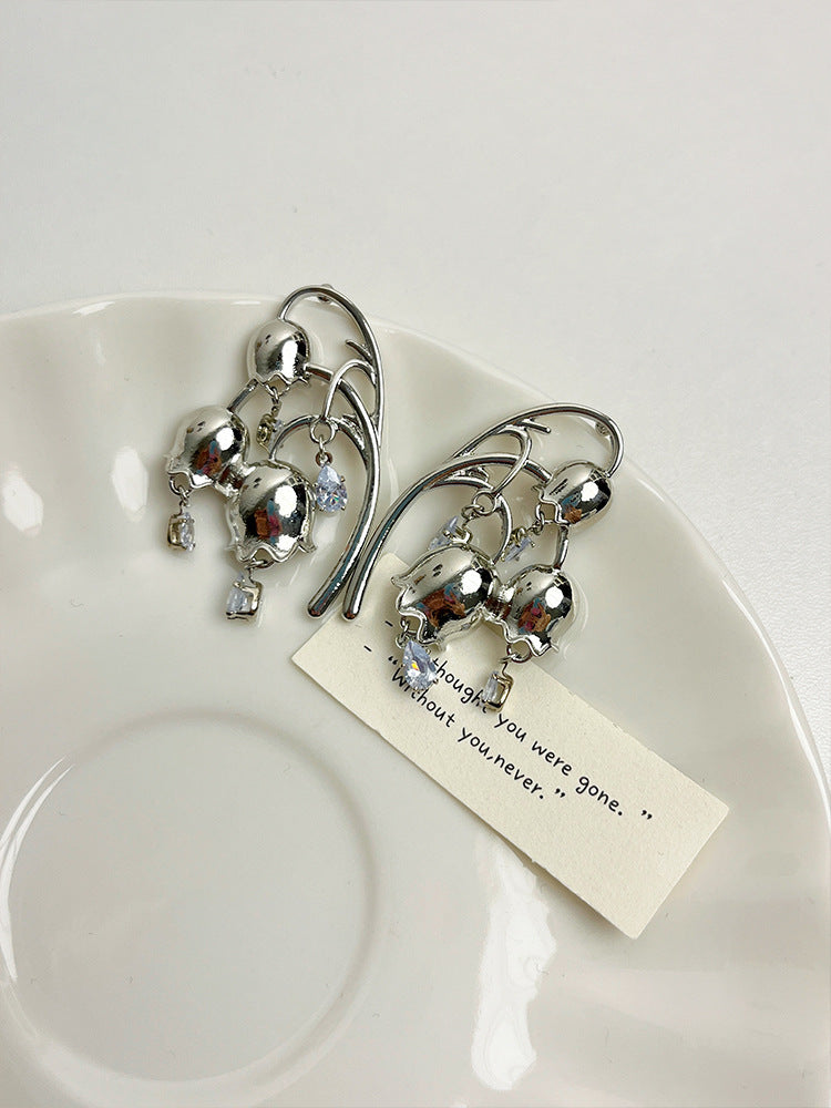Boucles d'oreilles à tige en argent brossé Lily Zircon
