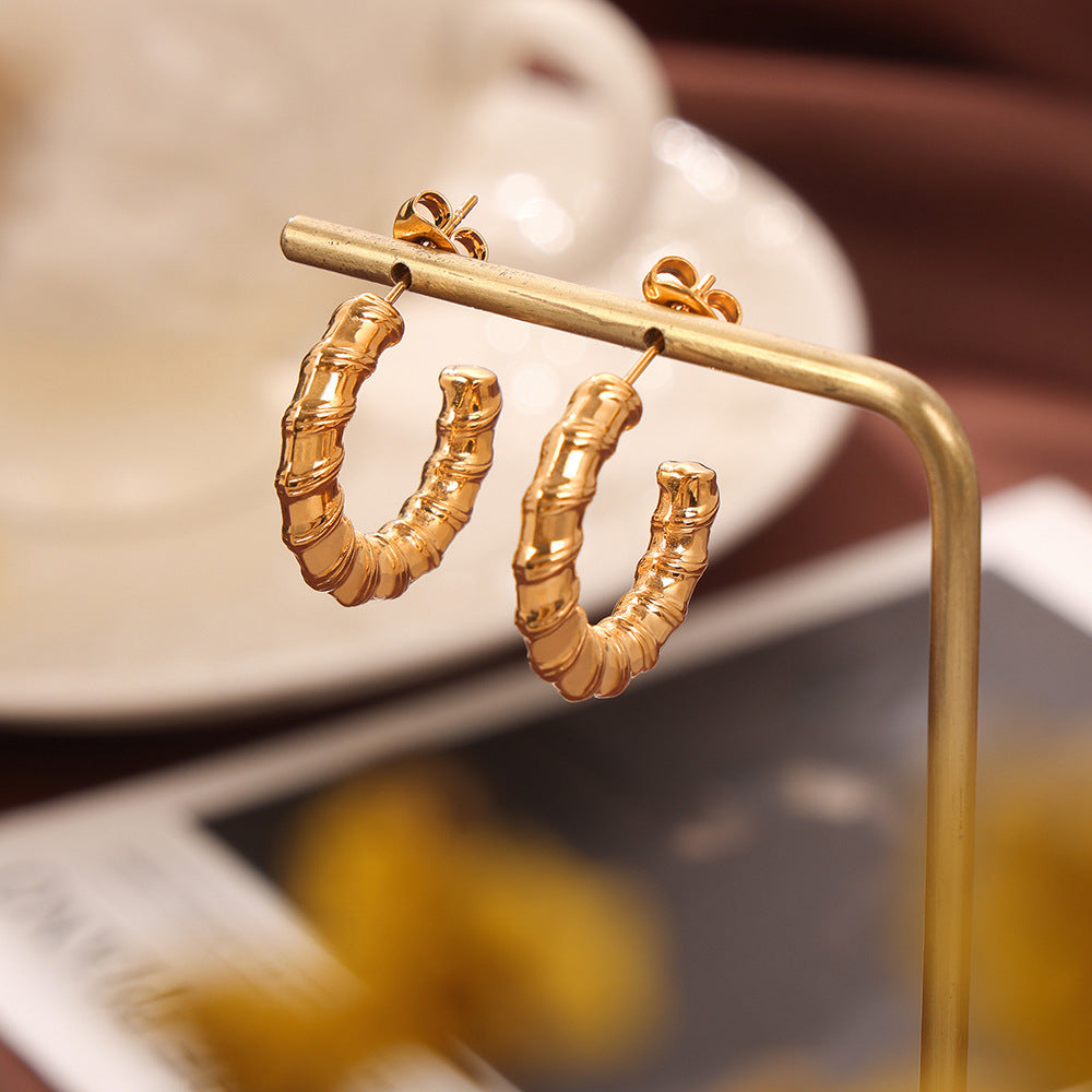 Boucles d'oreilles en forme de C en acier titane plaqué or 18 carats