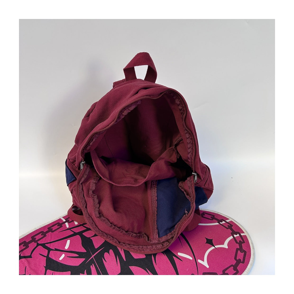 La mochila retro americana de un estudiante de secundaria es un nicho