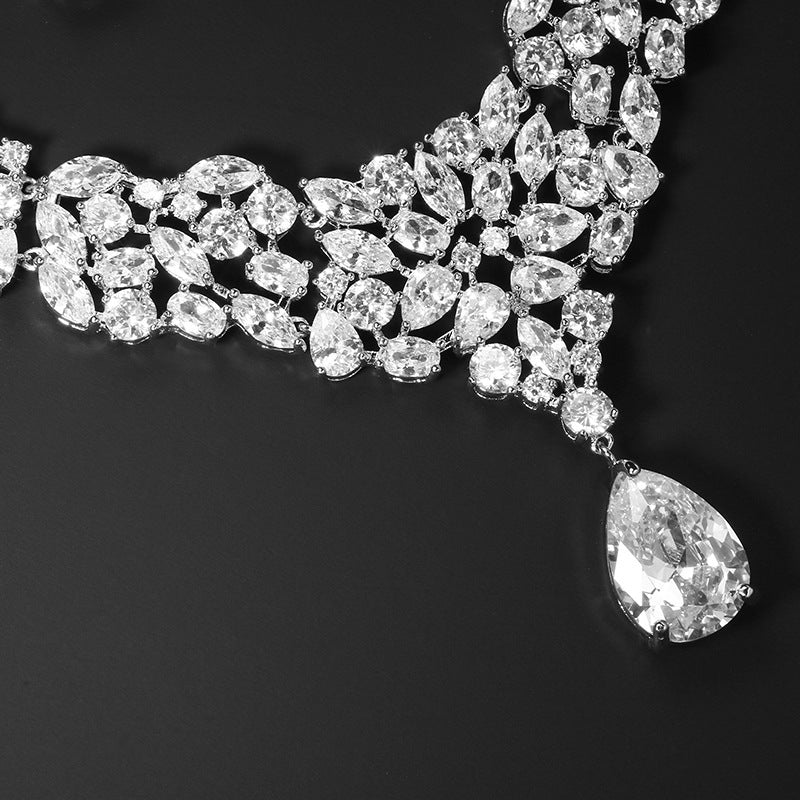 Ensemble de boucles d'oreilles et collier de mariée en zircon, deux pièces
