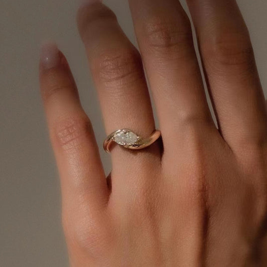 Bague Zircon Oeil de Cheval Acier Titane Plaqué Or 18 Carats