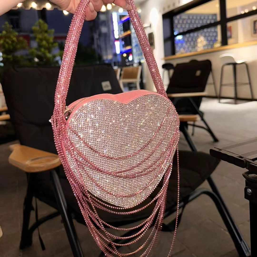 Sac à main Love avec chaîne à pampilles en strass