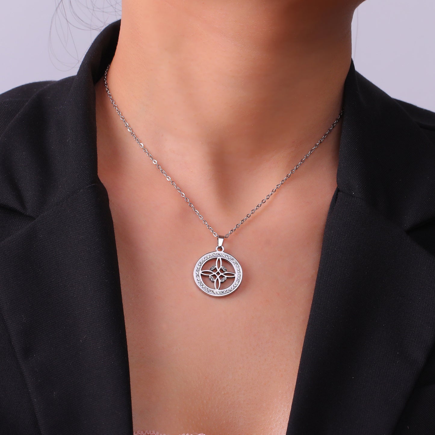 Collier pendentif nœud de sorcière monocouche en acier inoxydable