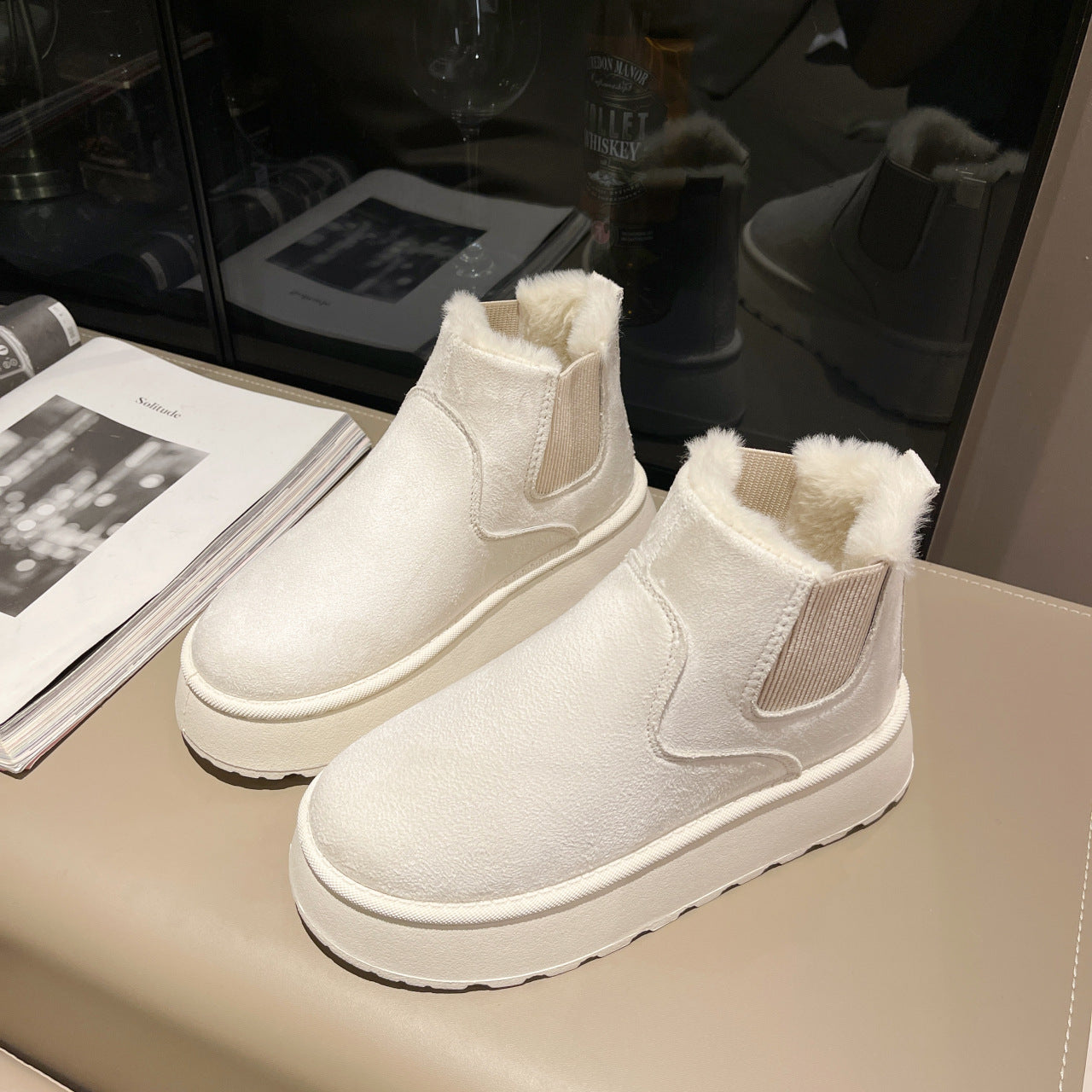 Botas de felpa para mujer Invierno Cálido Lana Grueso Pisos Botas de nieve Zapatos de moda