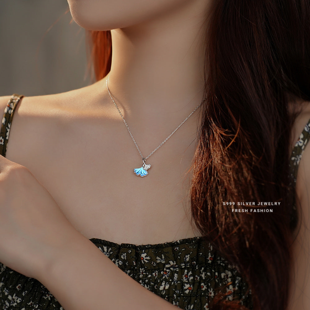 Cadena de clavícula con microincrustaciones de hoja de ginkgo y piedra lunar