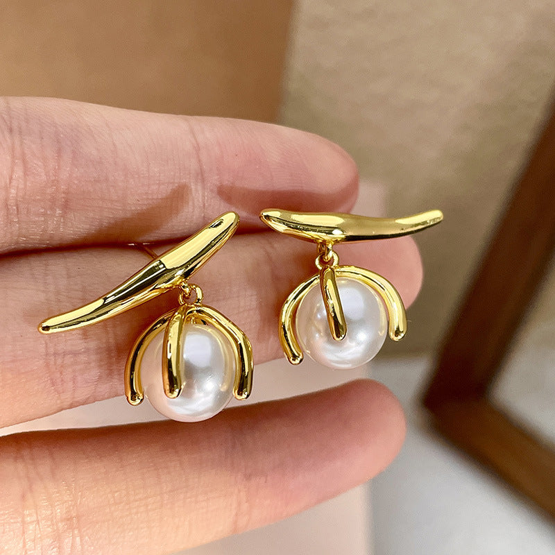 Pendientes de perlas con diseño de línea metálica para mujer, aguja de plata de ley