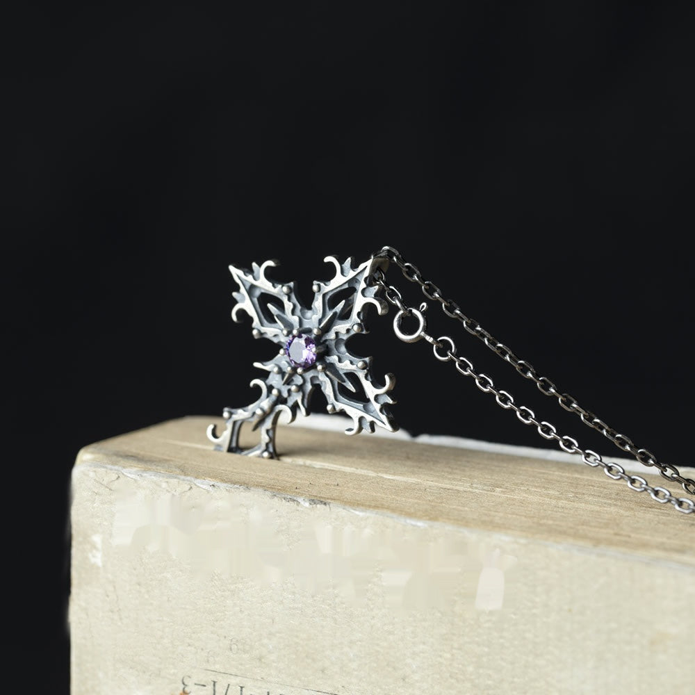 Pendentif croix de style sombre en argent sterling entier