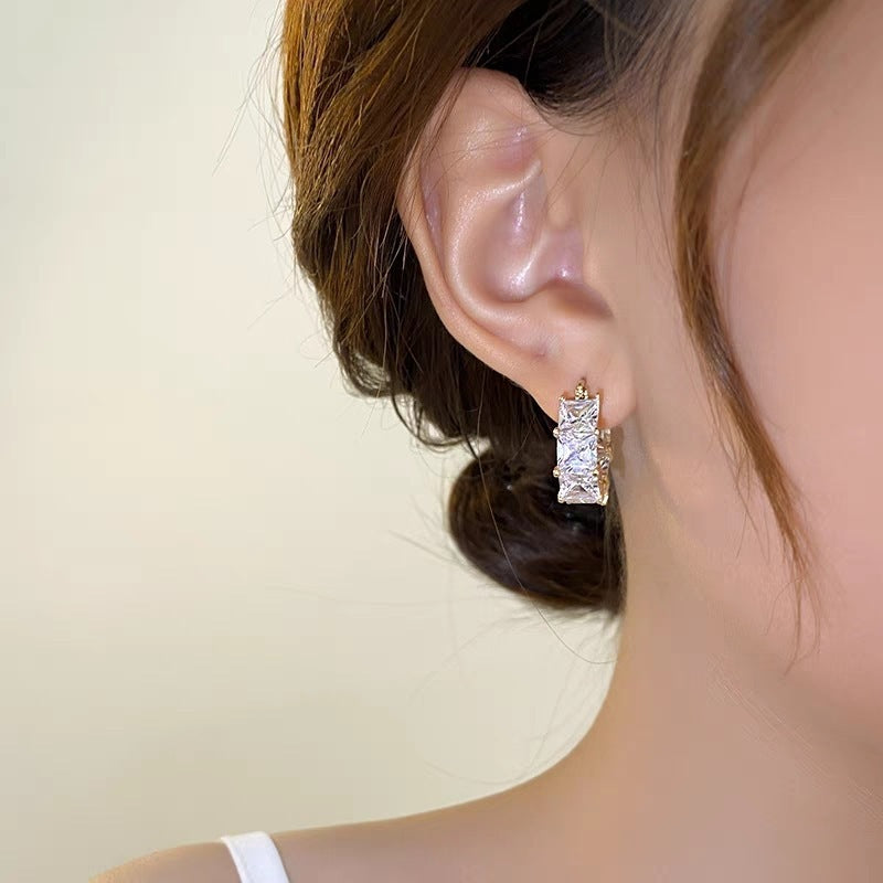 Boucles d'oreilles haut de gamme et à la mode au design sexy pour femmes