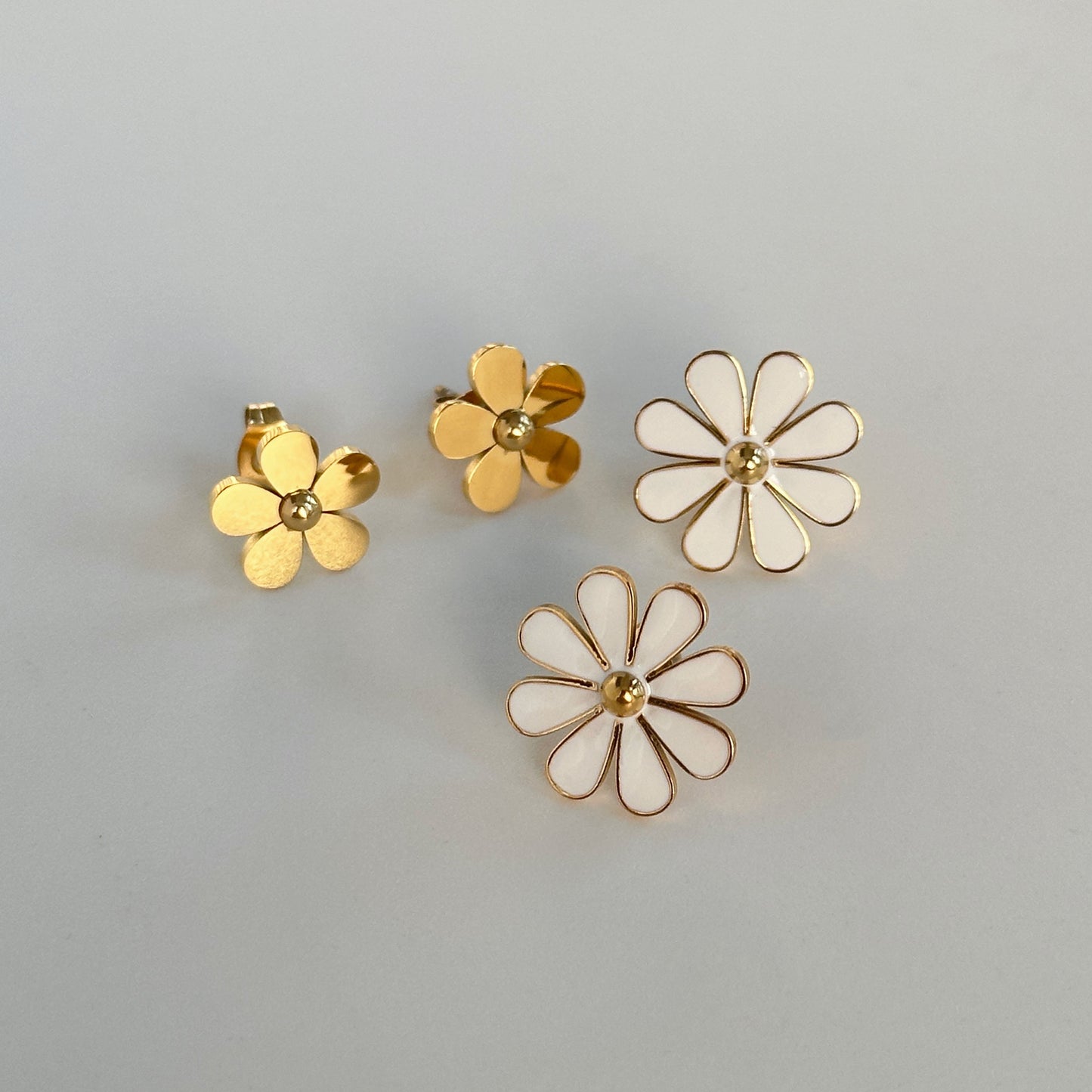 Boucles d'oreilles à fleurs blanches pour femmes