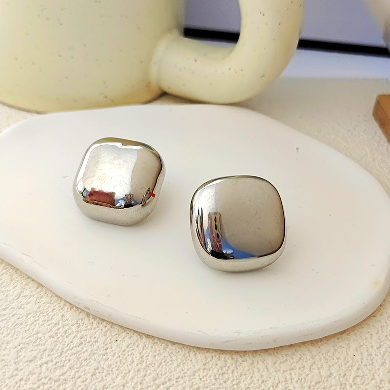 Boucles d'oreilles carrées lisses minimalistes pour femmes