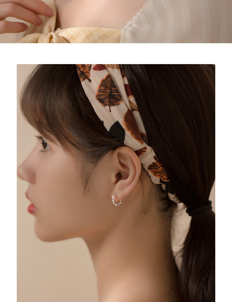 Simple and irregular woven wrapped ear buckle