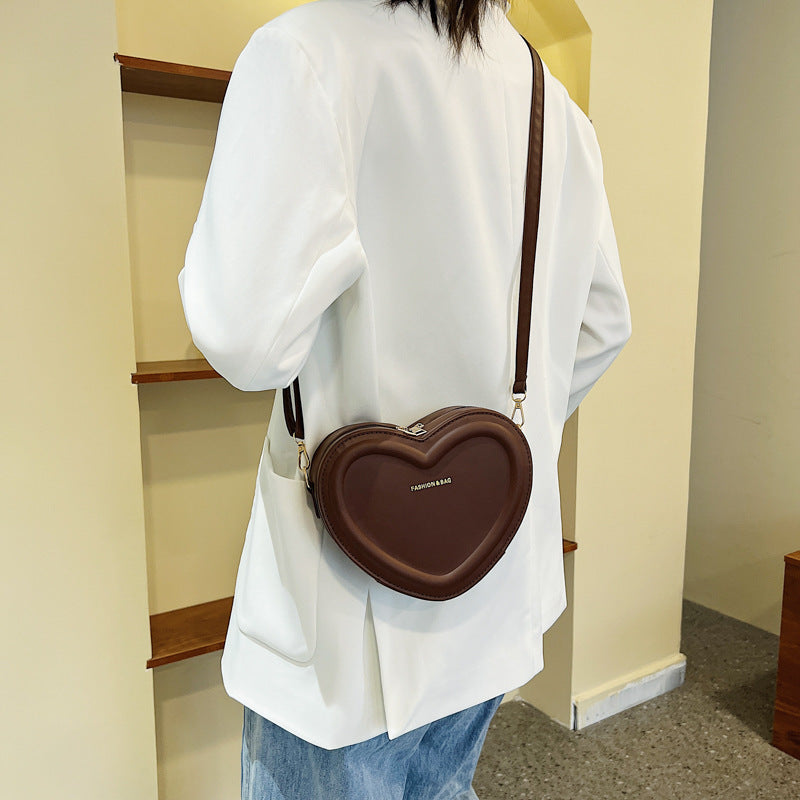 Sac messager à bandoulière en forme de coeur à la mode