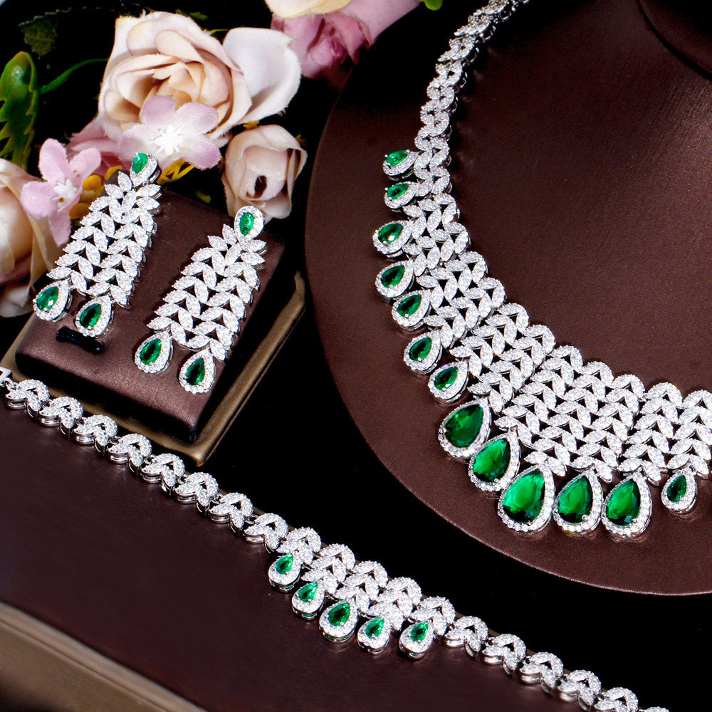 Ensemble de bagues, colliers, boucles d'oreilles, bracelets