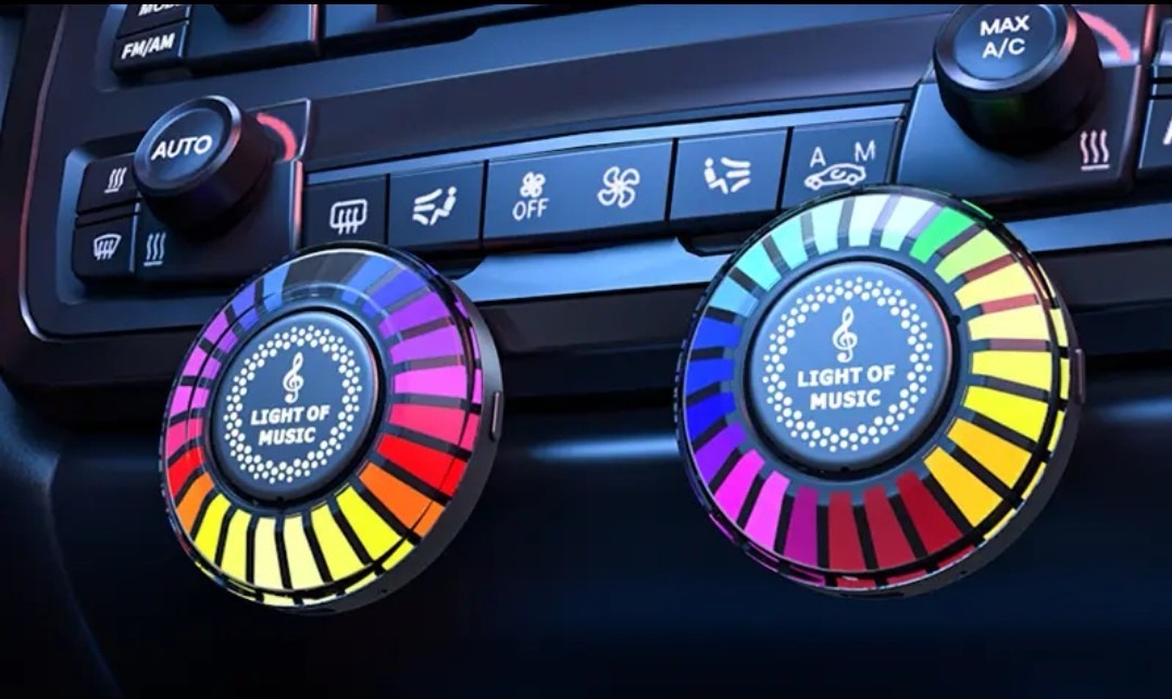 Lumière d'ambiance de voiture, capteur 3D RGB, rythme à commande vocale, sortie d'air de voiture, aromathérapie