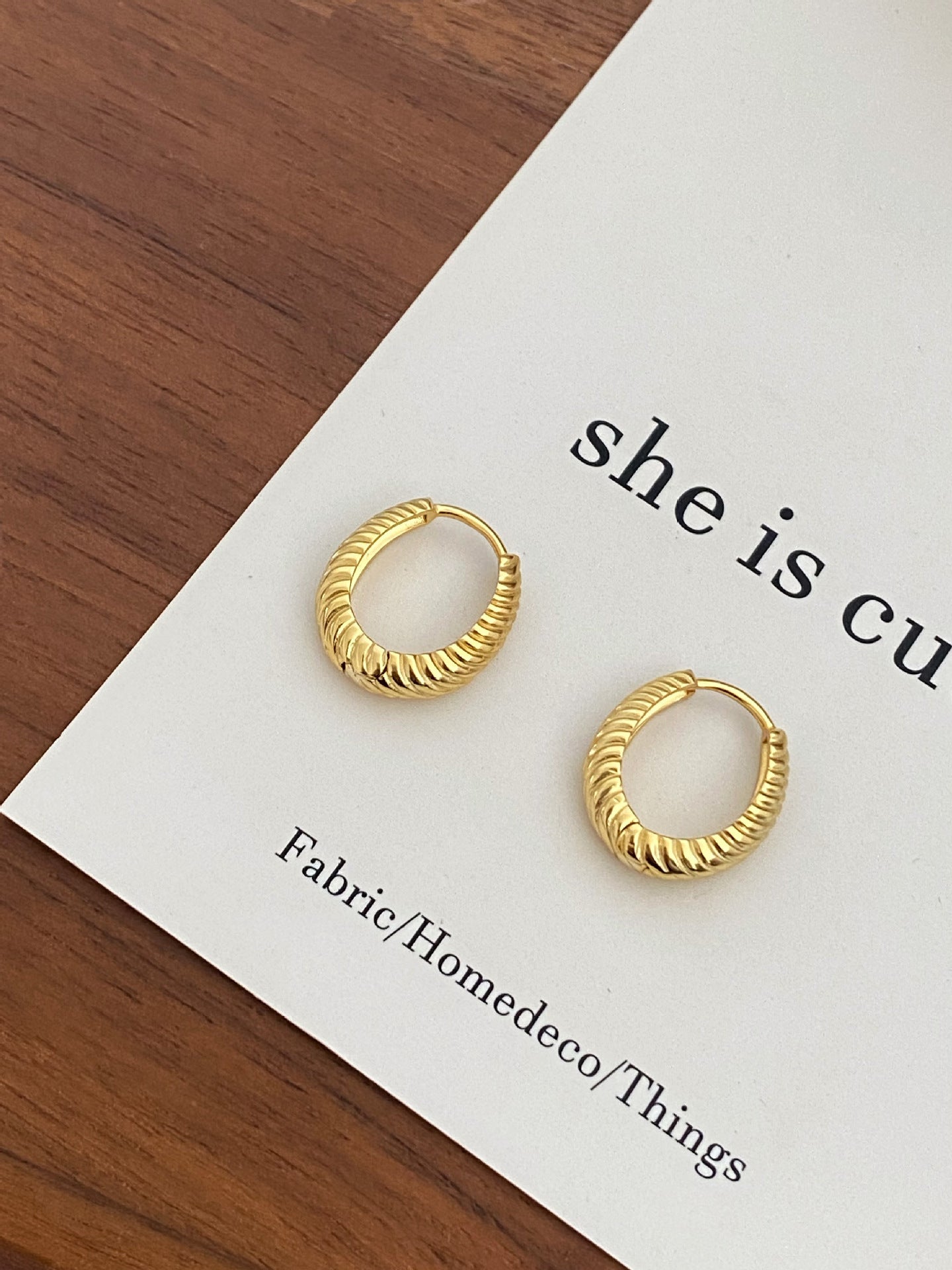 Boucles d'oreilles torsadées ondulées à ellipse géométrique simple pour femmes