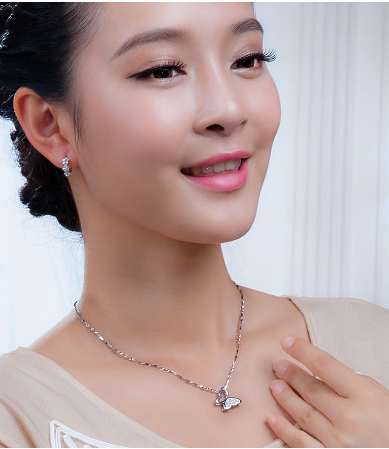Joyería S925 Collar de plata Cadena de clavícula con colgante corto de mariposa con microincrustaciones para mujer