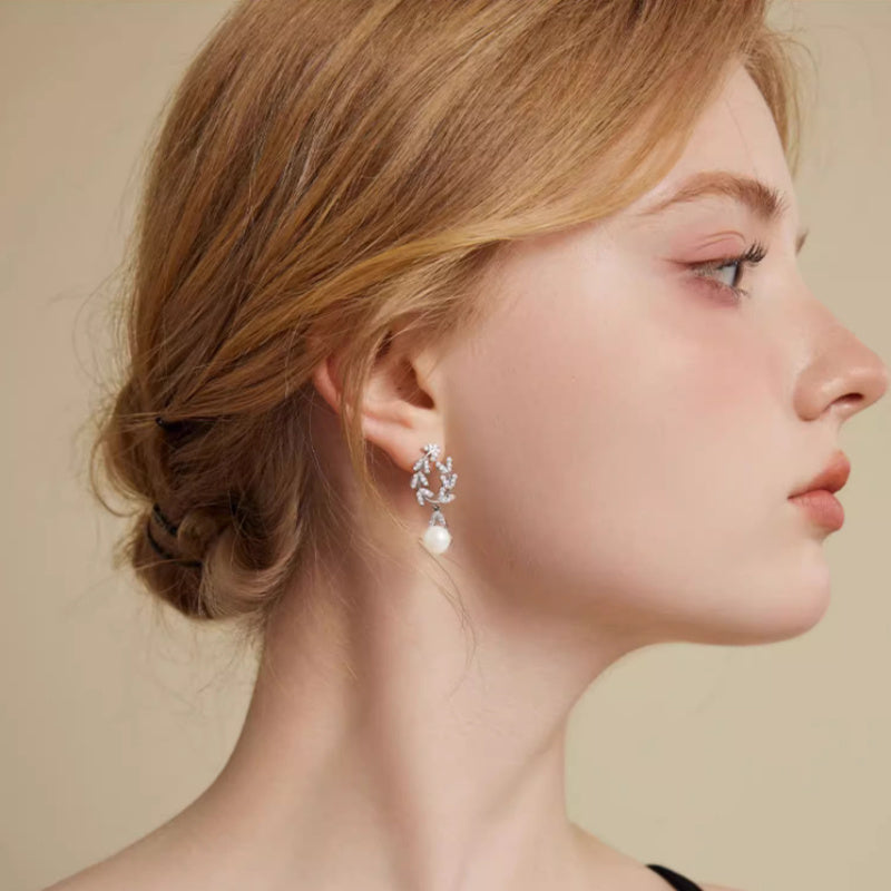 Boucles d'oreilles en perles de feuilles d'aiguille en argent à la mode