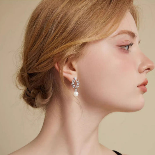 Boucles d'oreilles en perles de feuilles d'aiguille en argent à la mode