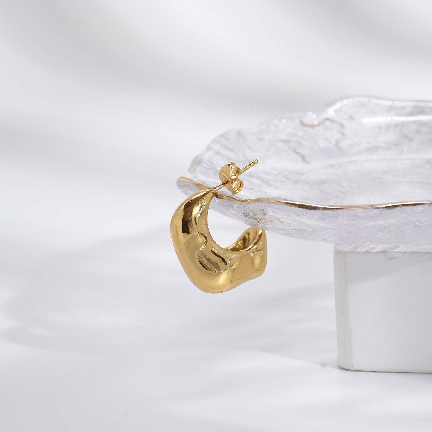 Boucles d'oreilles en métal géométrique poli en forme de C