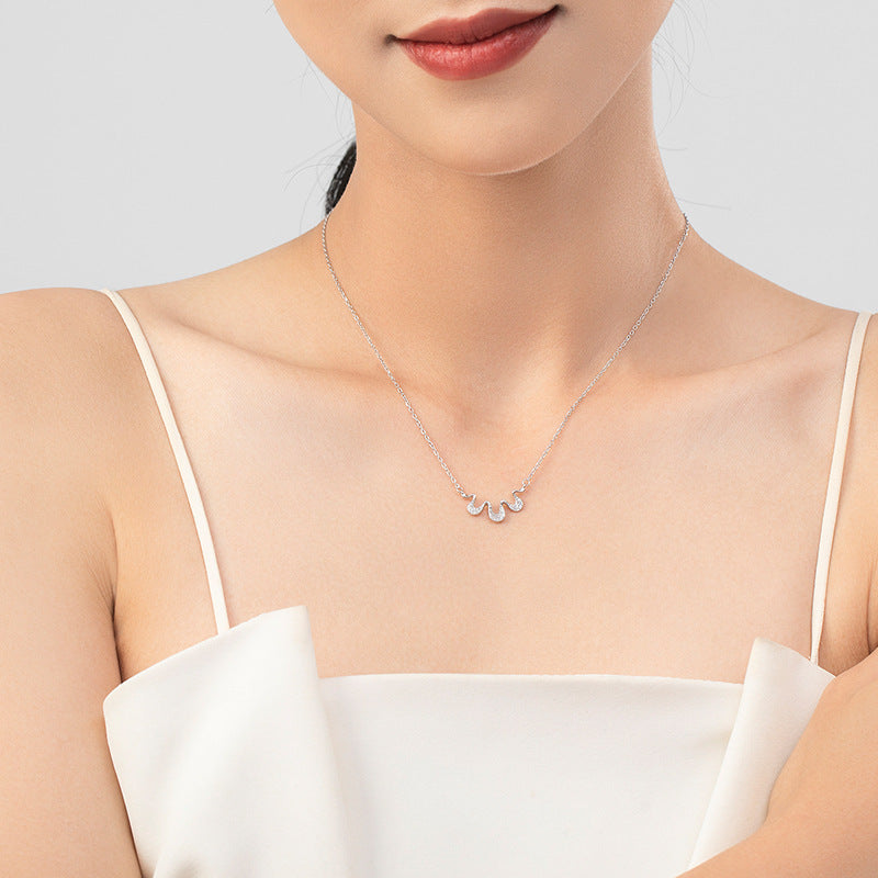 Collier pendentif géométrique micro diamant femme