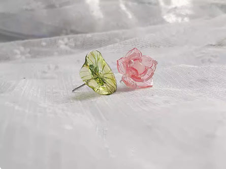 Mini boucles d'oreilles thermorétractables en forme de petit lotus